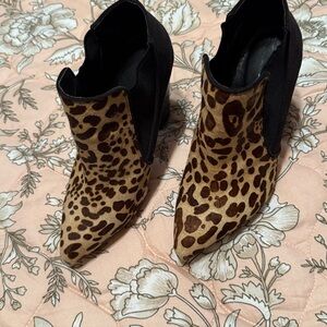 Chic Leopard Print Ankle Boots